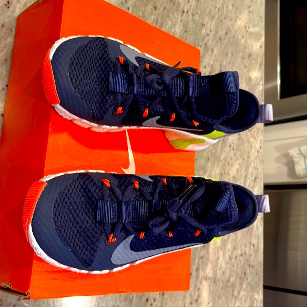 Never Worn Nike Metcom 3 Size: Men 8 Womens 9.5 Color: Navy Blue